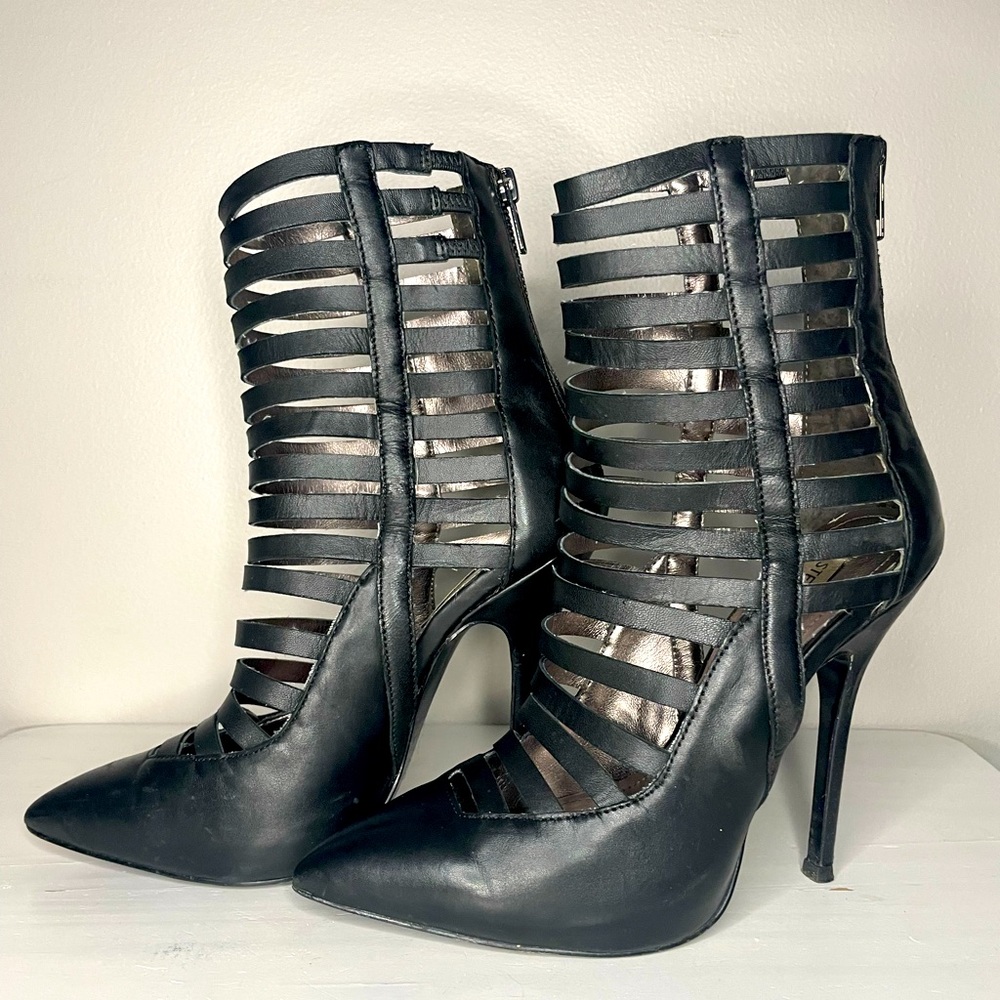 Steve Madden Strappy Pump